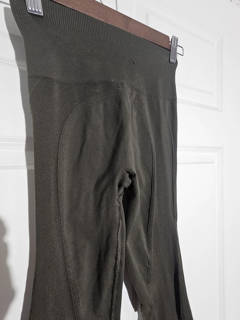Lululemon Size 2 High Rise Seamless Textured Leggings Dark Olive Green Yoga Pant